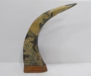lot 306 image: Vintage Genuine Buffalo Horn Carving - Tiger vs. Dragon