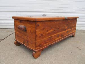 lot 337 image: Nice Vintage Cedar Chest wIron Hardware