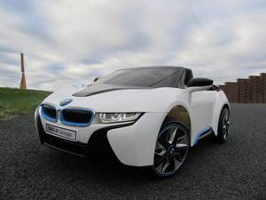 lot 4 image: Very Nice Working Power Wheels BMW i8 Kids Ride-On Car