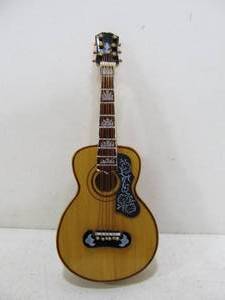 lot 277 image: Vintage Limited Edition Miniature GIBSON Xonex Guitar wCase