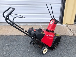 lot 280 image: Working HONDA HS 621 Snowblower
