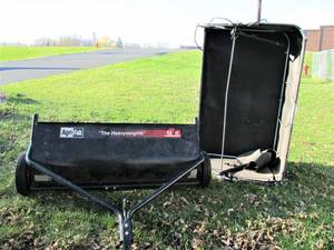 lot 371 image: Agri-Fab 42 Lawnsweeper
