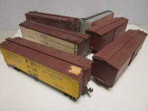 lot 204 image: VINTAGE O GAUGE BOXCARS, REEFERS, SOME SCRATCH-BUILT, SOUTHERN PACIFIC, RED LAKE LINE, MORE