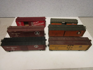 lot 206 image: VINTAGE O GAUGE GREAT NORTHERN BOXCARS, SOME SCRATCH-BUILT