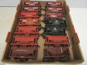 lot 216 image: VINTAGE O GAUGE COAL CARS, CN, GREAT NORTHERN, MORE