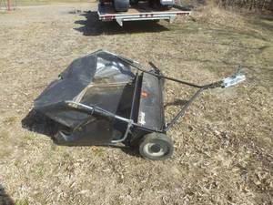 lot 3 image: Agri Fab Lawn Sweeper 48