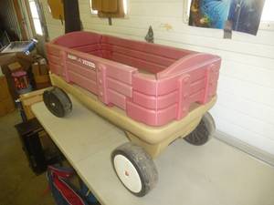 lot 11 image: Radio Flyer Wagon
