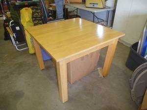lot 31 image: Wood Table
