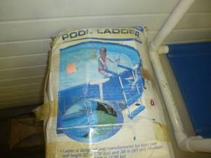 lot 42 image: Pool Items- Pump, Seat