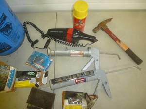 lot 66 image: Caulking Guns & Tools