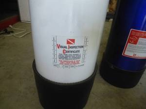 lot 77 image: Scuba Tanks
