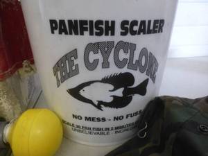 lot 107 image: Pan Fish Scaler Pail & Minnow Buckets