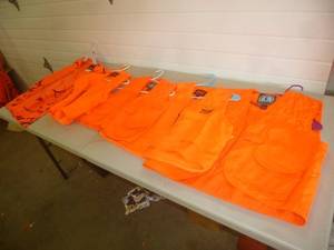 lot 118 image: Orange Hunting Vests & Jackets