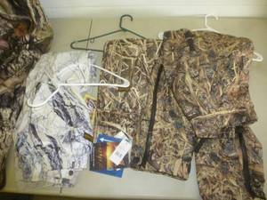 lot 125 image: Camo Bibs Youth