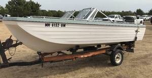lot 2 image: 1970 Crestliner Runabout with 1973 Spartan Trailer