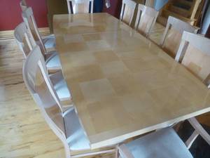 lot 1 image: Maple Dinette Set
