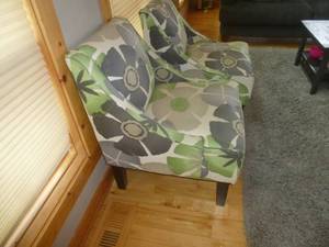 lot 4 image: Set of Chairs Green & Charcoal Floral