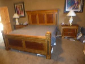 lot 5 image: King size Bedroom Set