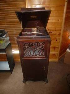 lot 8 image: Edison Amberola Phonograph