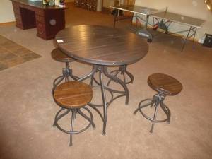 lot 12 image: Bar Pub Table