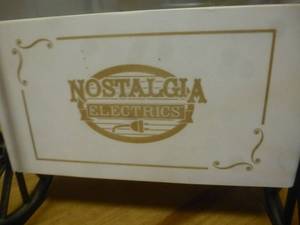 lot 19 image: Nostalgia Snow Cone Machine