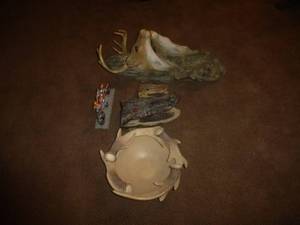 lot 20 image: Alligator Heads, Deer Sculpture