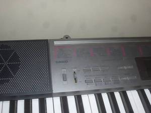 lot 21 image: Casio Key Board Organ