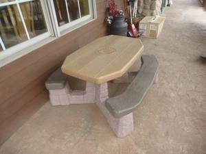 lot 41 image: Youth Picnic Table