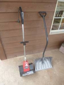 lot 42 image: Toro Power Shovel & Snow Shovel