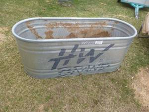 lot 53 image: HW Brand Live Stock Tank