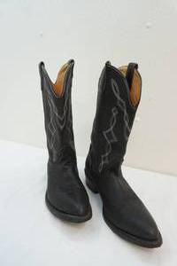 lot 1 image: Cowboy boots