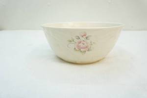 lot 2 image: Vintage bowl