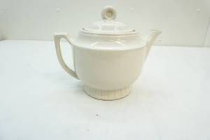 lot 5 image: Teapot