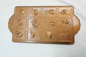 lot 7 image: Xmas mold