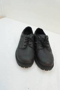 lot 9 image: Mens work shoes