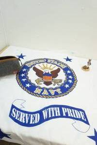 lot 10 image: US flag, figure, bag