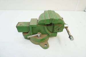 lot 40 image: Table vice