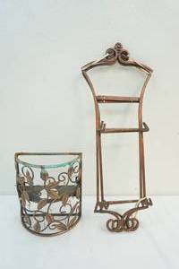 lot 41 image: Plate racks, dcor