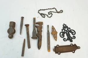 lot 45 image: Metal items