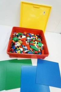 lot 50 image: Legos