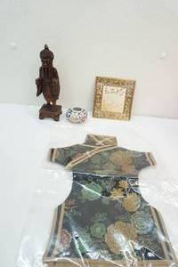 lot 60 image: Kimono, musical metal, dish, Orientals