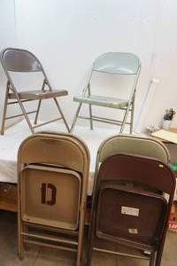 lot 81 image: Folding chairs