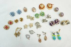 lot 92 image: Jewelry