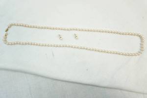 lot 97 image: Jewelry