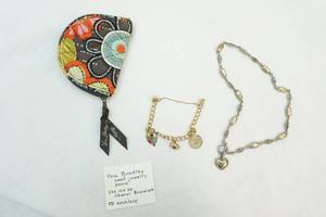 lot 100 image: Jewelry