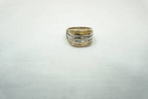 lot 102 image: Jewelry