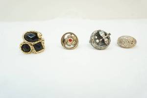 lot 106 image: Jewelry