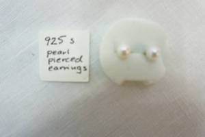 lot 111 image: Jewelry