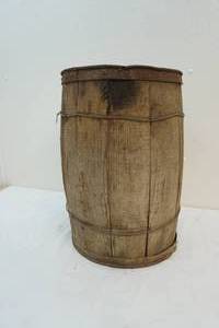 lot 121 image: Wood keg