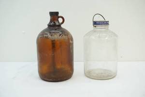 lot 122 image: Jar, jug
